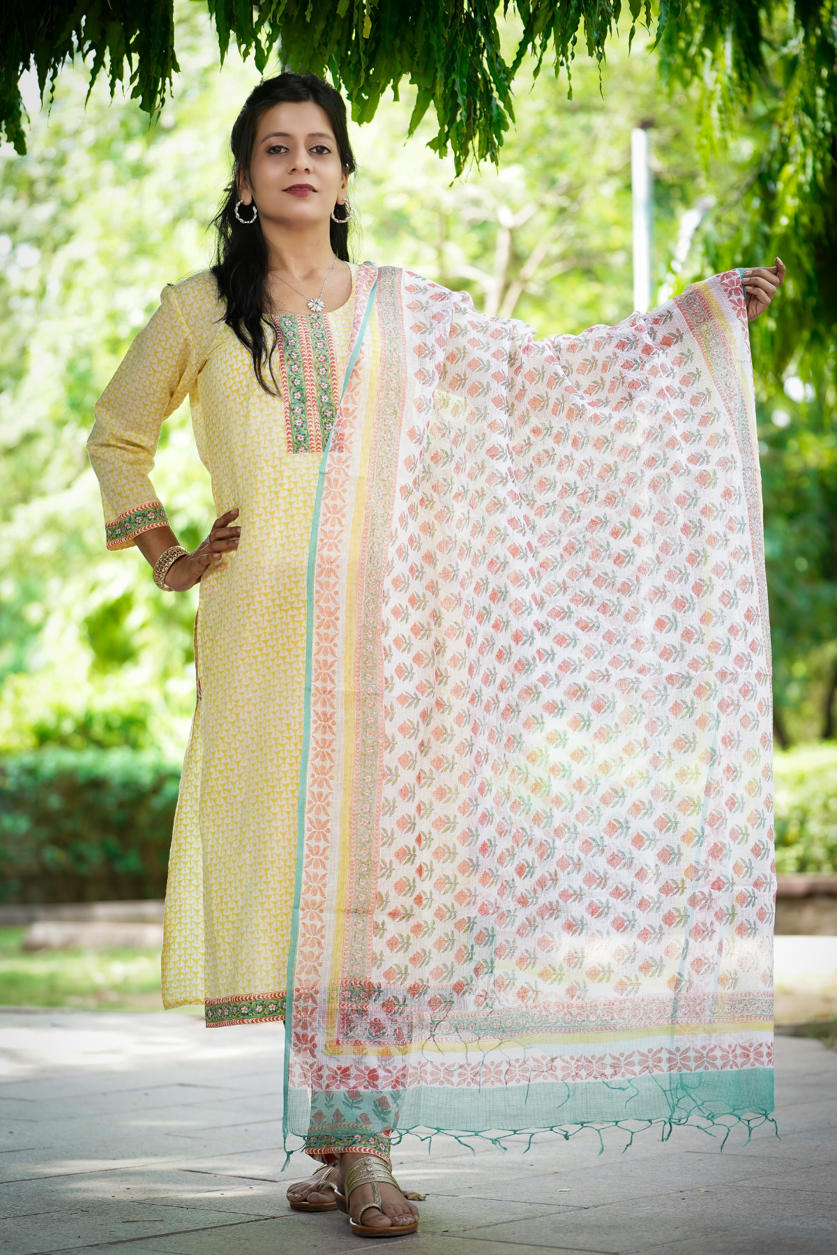 Gulmarg Kurta, Dupatta and Pant Set