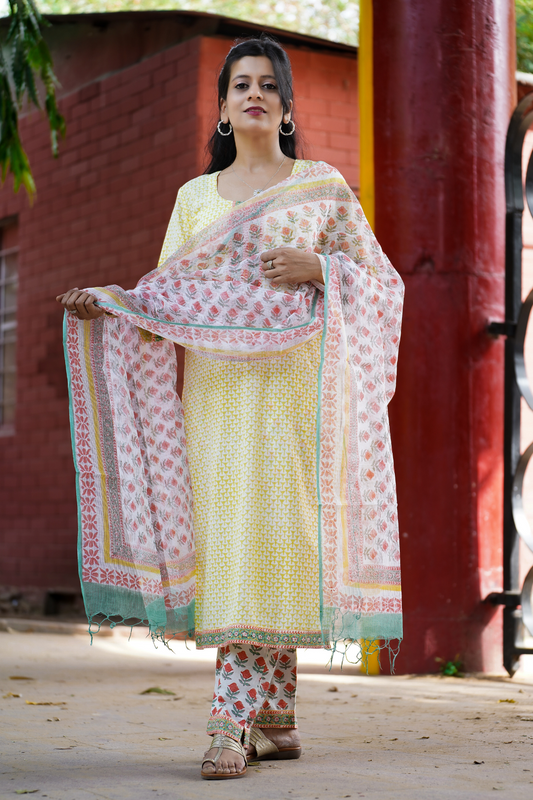 Gulmarg Kurta, Dupatta and Pant Set